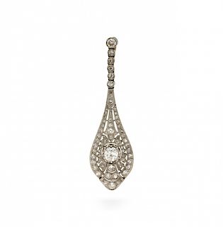 Art Déco diamonds earring, circa 1925 Pendiente Art Déco de diamantes, hacia 1925