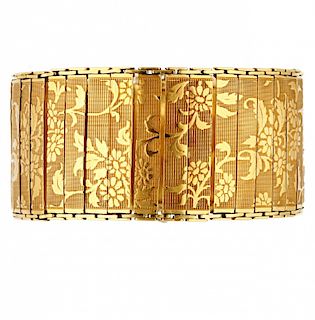 Chiselled gold floral bracelet, circa 1940 Pulsera floral en oro cincelado, hacia 1940