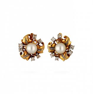 Diamonds floral earrings, circa 1940 Pendientes florales de diamantes, hacia 1940
