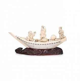 "Boat with three characters", Japanese group in carved ivor "Barca con tres personajes", grupo japonés en marfil tallad