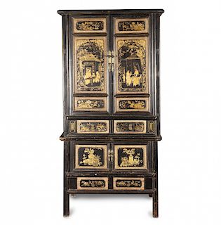 Chinese cabinet in lacquered, partially polychrome and gilt Armario-cabinet chino en madera lacada y parcialmente polic