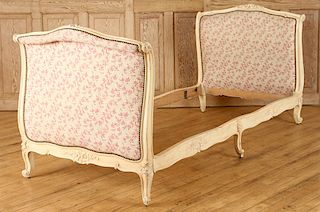 FRENCH LOUIS XV STYLE PAINTED CARVED DAY BED