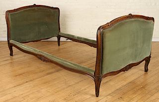 19TH CENT. FRENCH WALNUT LOUIS XV STYLE DAY BED