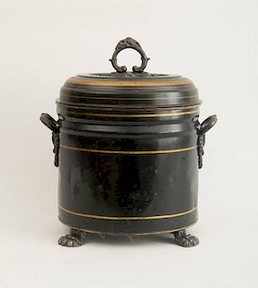 CAST-METAL-MOUNTED BLACK GROUND TÔLE PEINTE COAL SCUTTLE AND COVER