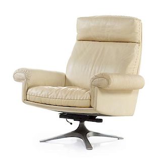 DeSede, Switzerland, c. 1970s, lounge chair with swivel base