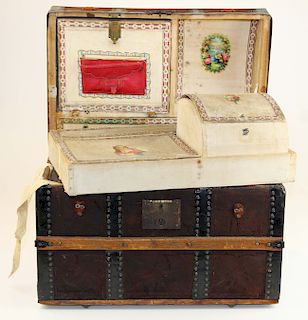 ca 1900 doll trunk with intact interior