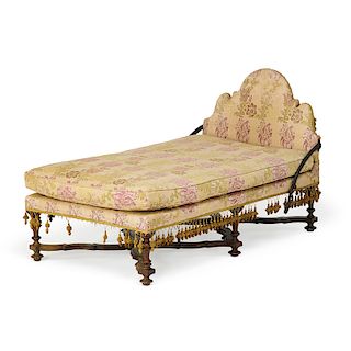 WILLIAM AND MARY STYLE WALNUT DAYBED