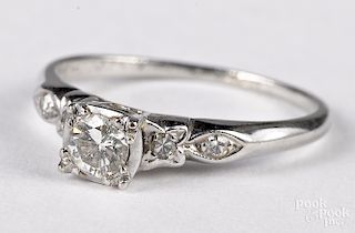18K white gold and diamond ring, 1.1 dwt.
