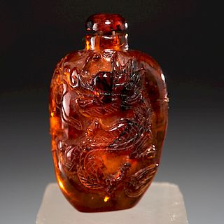 Chinese amber Chi dragon snuff bottle