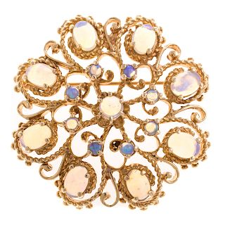 A Ladies Opal Pendant/Brooch in 14K Gold