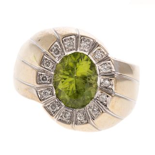 A Ladies Peridot and Diamond Ring in 18K