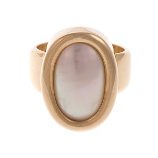 A Ladies Mother of Pearl Ring in 18K Gold