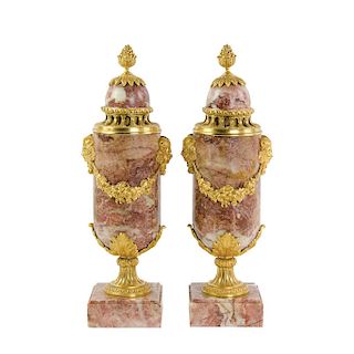 A PAIR OF RED MARBLE URNS WITH GILT BRONZE APPLIQUES.