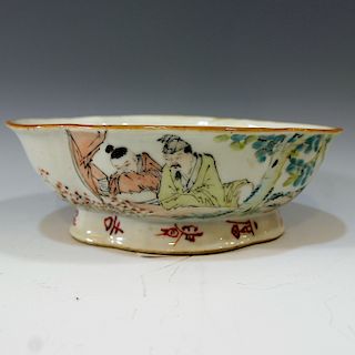 CHINESE ANTIQUE FAMILLE ROSE DISH - 19TH CENTURY