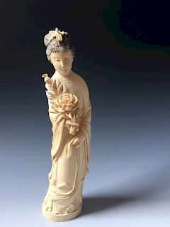 A BEAUTIFUL CHINESE ANTIQUE FIGURE CARVING