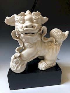 CHINESE ANTIQUE WHITE PORCELAIN FOO DOG LAMP