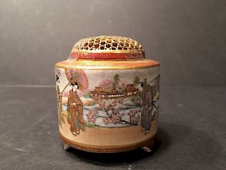 ANTIQUE Japanese Satsuma Cricket Covered Jar, Meiji period