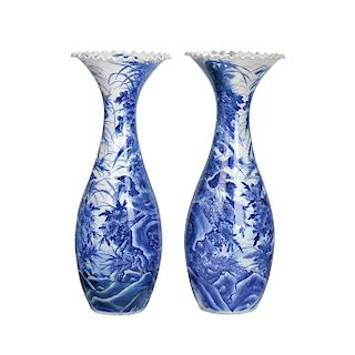 A PAIR OF BLUE AND WHITE PORCELAIN TUHUCHUNPING MONUMENTAL VASES, CHINA, EARLY 20TH CENTURY.