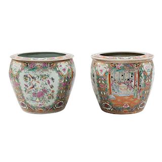 A CANTONESE STYLE, FAMILLE ROSE, POLYCHROMED AND GILT PORCELAIN PAIR OF FISH BOWLS, CHINA, 20TH CENTURY. 