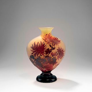 Chrysanthemes' vase, 1920s