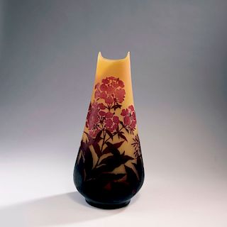 Tall 'Laurier rose' vase, 1920s