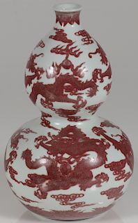A CHINESE PORCELAIN DOUBLE GOURD DRAGON VASE