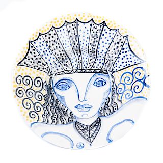 Eric Ledoux (París, Francia, 1946 -) Mujer Depósito circular. Elaborado en cerámica policromada. Firmado.