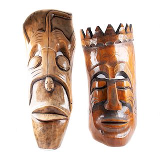 Lote de máscaras decorativas. México, siglo XX. Elaboradas en corteza de árbol talladas, entintadas y laqueadas.Pzs:2