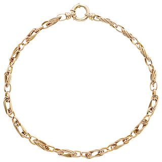 A 14K yellow gold necklace.