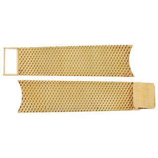 An 18K yellow gold wristwatch bracelet.