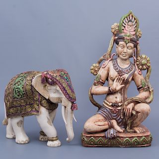 Lote de 2 figuras decorativa. Origen oriental. SXX. Elaboradas en cerámica y resina. Acabado brillante. Consta de: elefante y deidad.