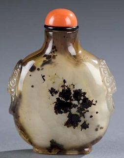 A Chinese silhouette agate snuff bottle.