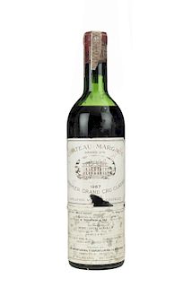 Château Margaux. Cosecha 1967. Gran Vin. Premier Grand Cru Classé. Margaux. Nivel: en el hombro superior.