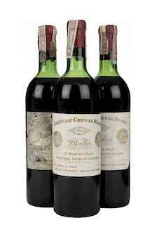 Château Cheval Blanc. Cosecha 1966. 1er. Grand Cru Classé. St. Emilion. Niveles: en la punta del hombro. Piezas: 3.
