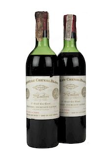 Château Cheval Blanc. Cosecha 1966. 1er. Grand Cru Classé. St. Emilion. Niveles: una en la punta del hombro y una en el hombro superior
