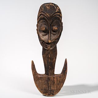 New Guinea Suspension Hook, Iatmul, Middle Sepik River Province, mid-20th century, old label and inventory number "LE 20" on the back,
