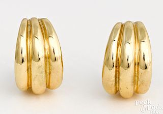 Pair of 18K yellow gold shrimp style earrings
