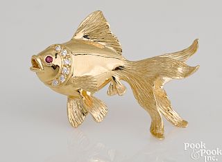 14K yellow gold fish pin