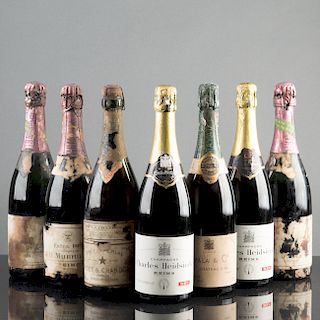 Lote de 7 botellas de champagne. Consta de  Ayala & Co, Moët & Chandon, Charles Hidsieck y Mumm& Co.