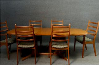 DANISH MODERN MID CENTURY DINING TABLE & 6 CHAIRS