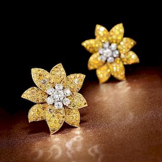 A Pair ofÊ Fancy Yellow Diamond Earclips