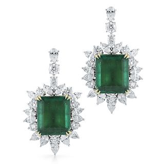 18K Gold 31.38ct. Emerald And Diamond Earring