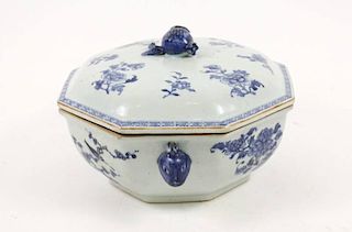 Large Chinese Blue & White Porcelain Covered Box