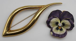 JEWELRY. 14kt and 18kt Gold Brooch Grouping.