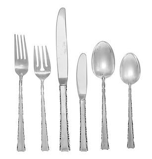 An American Silver Flatware Set, Lunt Silversmiths, Greenfield, MA, 20th Century, Madrigal pattern, comprising: 12 dinner knives