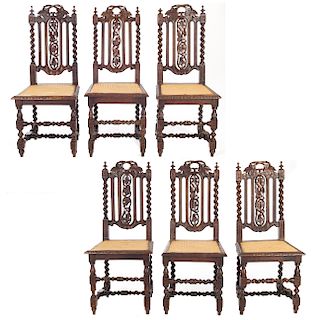 Lote de 6 sillas. Francia. Siglo XX. Estilo Enrique II. En talla de madera de roble. Respaldos semiabiertos, asientos de bejuco.