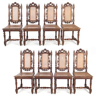 Lote de 8 sillas. Francia. Siglo XX. Estilo Enrique II. En talla de madera de roble. Respaldos y asientos de bejuco, fustes compuestos.