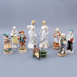 Lote de 9 figuras decorativas. Algunas hechas en Taiwan. Siglo XX. Elaboradas en pasta y porcelana. 2 con esmalte dorado.