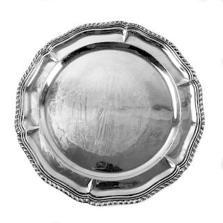 Platón. México, siglo XX. Elaborado en plata Sterling, ley 0.925. Sellado De la Serna. Diseño circular.