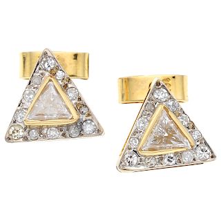 A diamond 18K yellow gold pair of stud earrings.